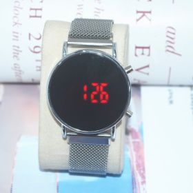 Simple Leisure LED Luminous Magnet Watch (Color: Silver)